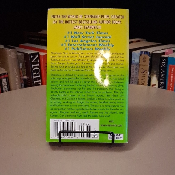 Eleven On Top By Janet Evanovich - Picture 2 of 3